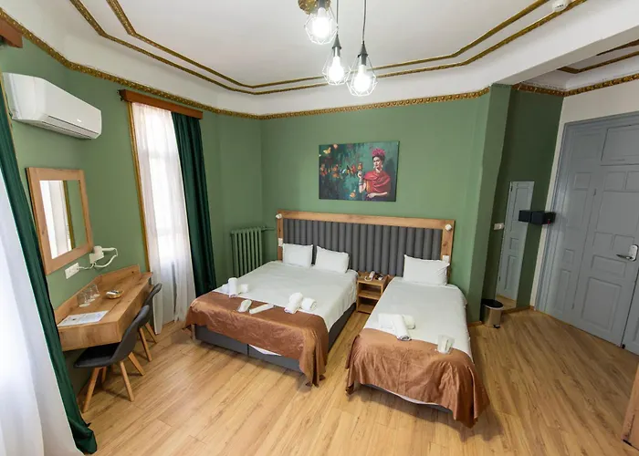 Nea Metropolis Hotel 3*