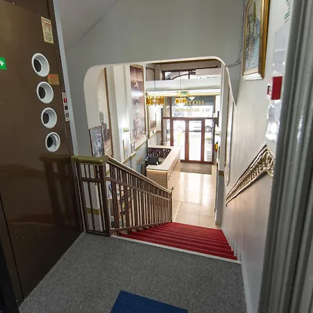 Nea Metropolis Hotel 3*