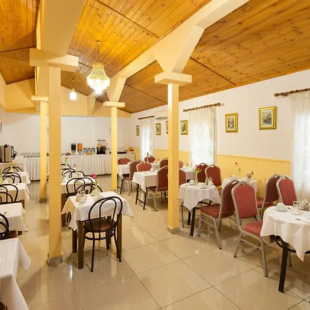 Nea Metropolis Hotel 3*