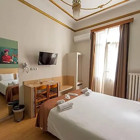 Nea Metropolis Hotel 3*