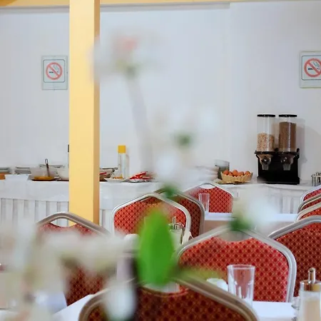 Nea Metropolis Hotel 3*