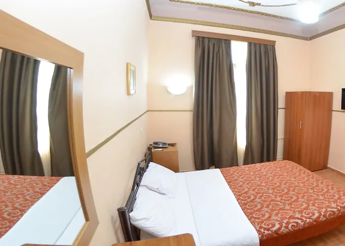 Otel Nea Metropolis 3*