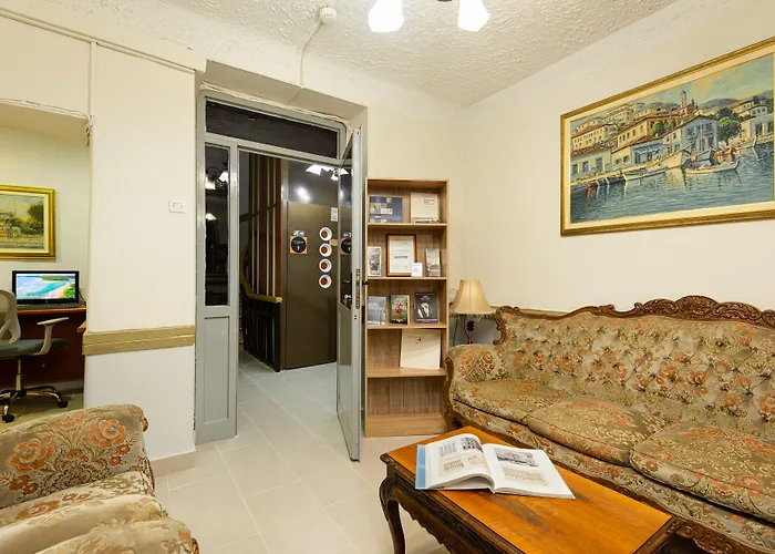 Nea Metropolis Hotel 3*