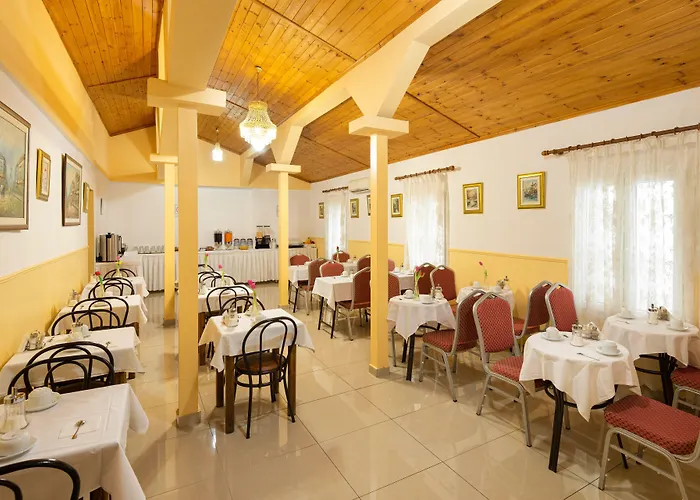 Nea Metropolis Hotel 3*