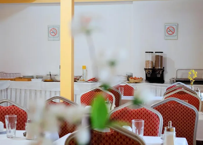 Nea Metropolis Hotel 3*