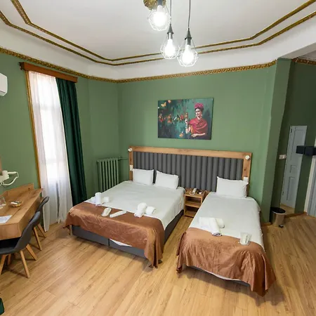 Nea Metropolis Hotel 3*